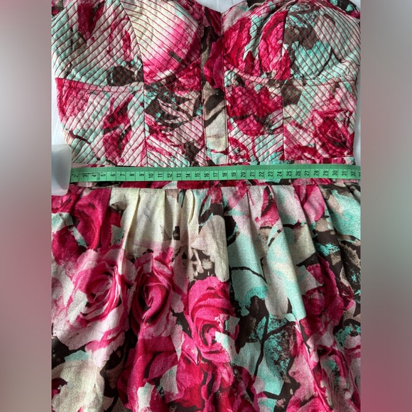 Beautiful floral dress - Picture 5 of 6